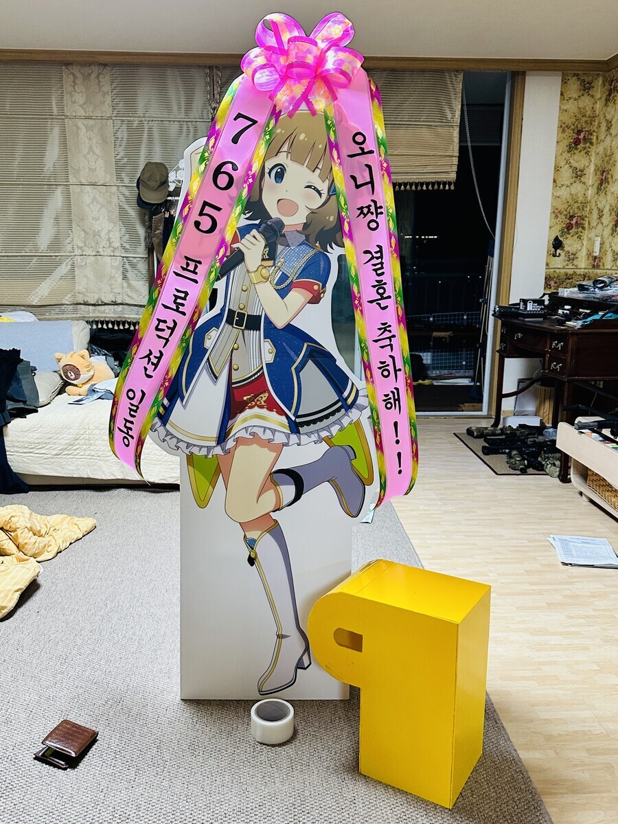 @) 도대체 어떤 분이 결혼을 하셨기에 결혼식 리뷰를 다같이 올리는거냐_1.jpg