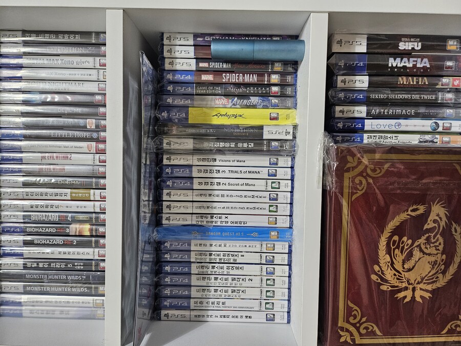 저도 패키지를 모아봤는데~ 책장이 꽉차고있네요~ ㅜㅠ_2.jpg