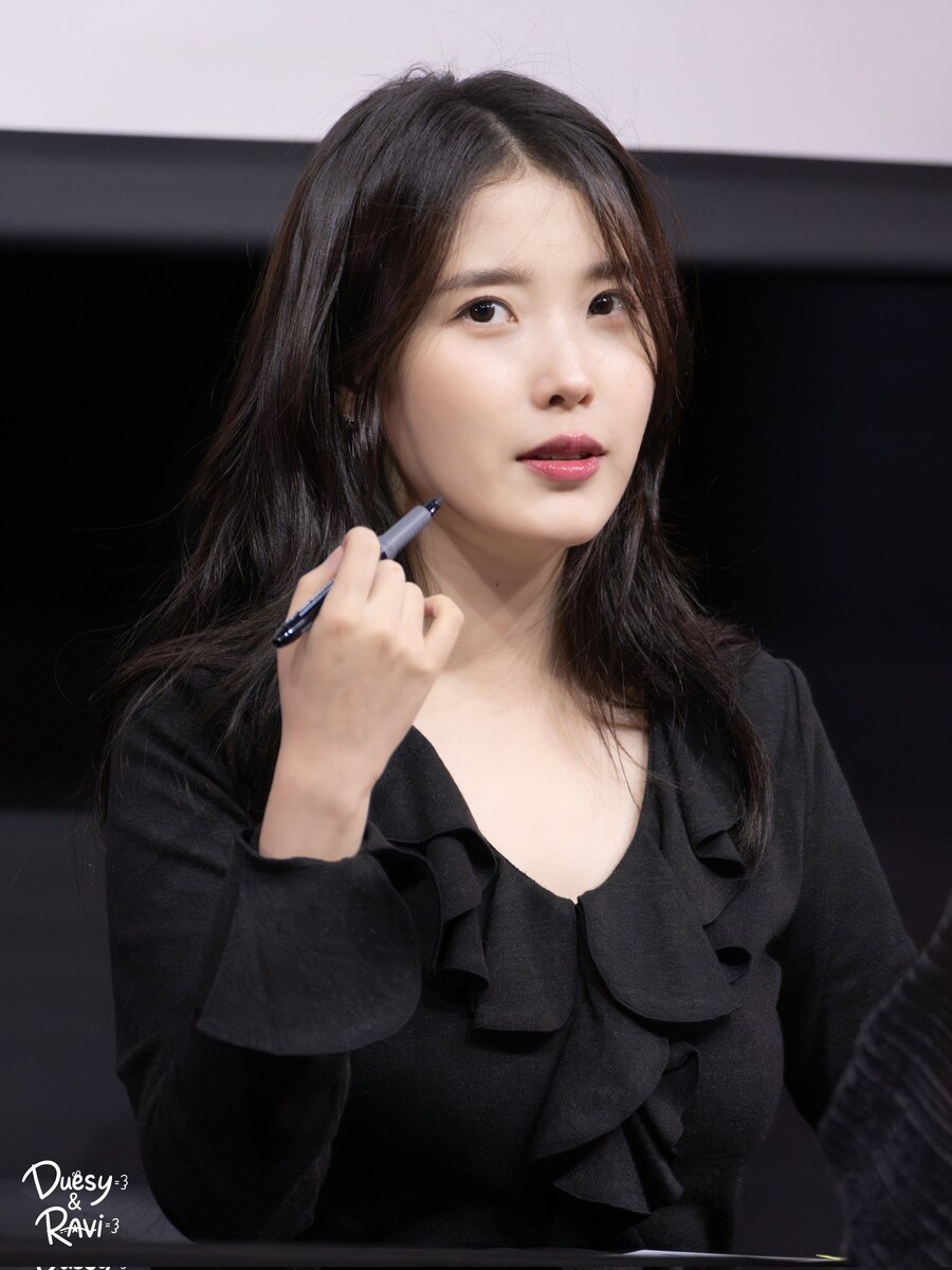 2025.11.07 아이유 푸라닭 팬싸인회(듀시)_3.jpg