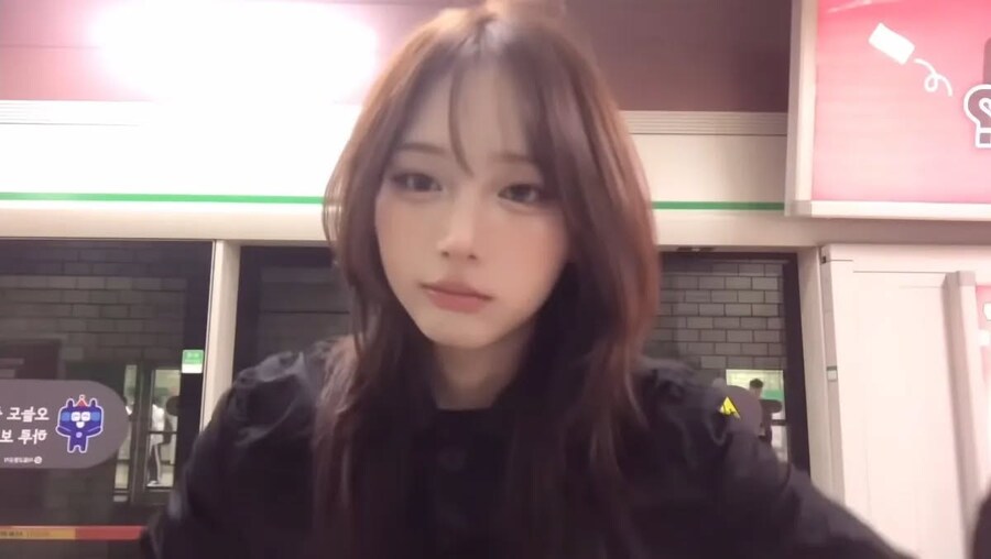 얼굴 예쁜거 하나로 구독자 10만 찍은 유튜버_4.jpg