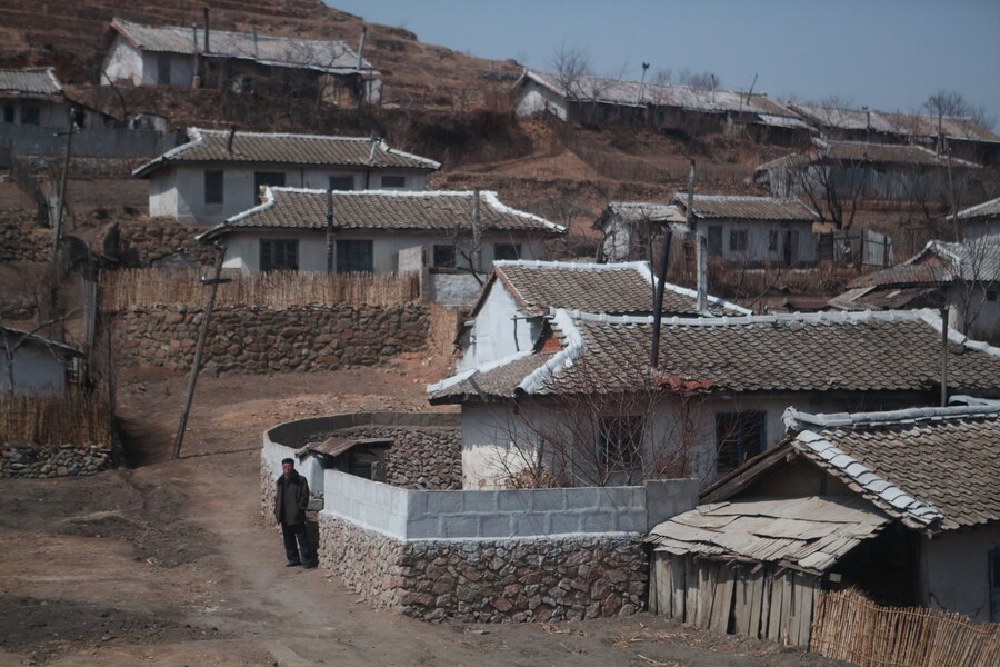 북한의 선택받은 상류층들이 산다는 평양 아파트촌_7.jpg