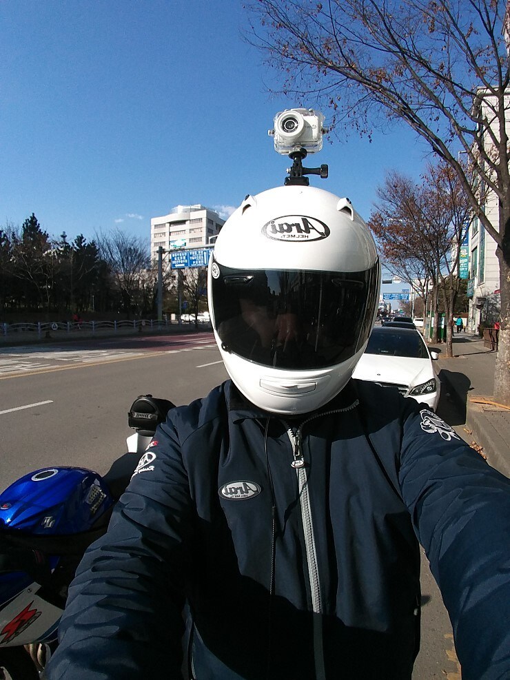 사람들은 바이크 탄다고 하면 저주에 가까운 말을 합니다_1.jpg