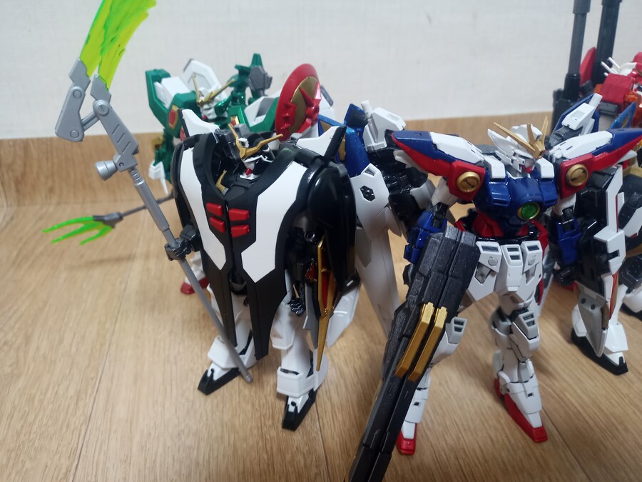 [HG]드뎌 다 모은 HG 윙전대 2기 기체_2.jpg