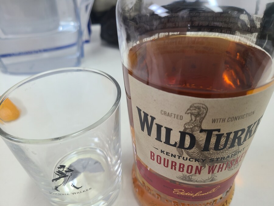 술) 참 버번이 먹기 편해_1.jpg