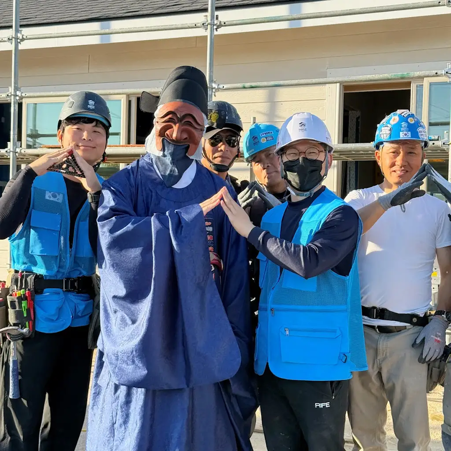 독립유공자 후손 집짓기에 참여한 버튜버_2.webp