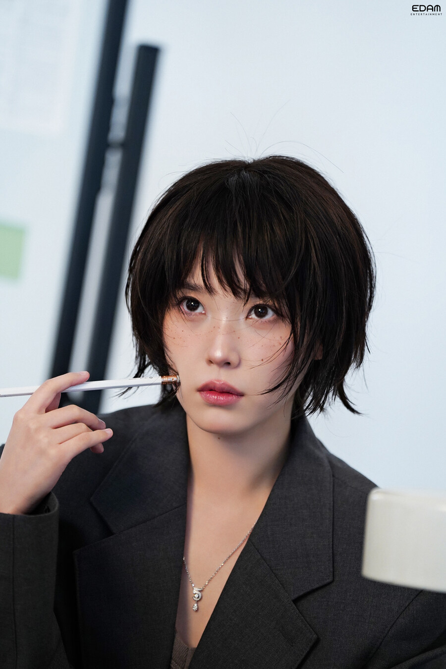 [EDAM] J(ieun)PT야, 아이유 시즌그리팅 비하인드 보여줘(1-20장)_6.jpg