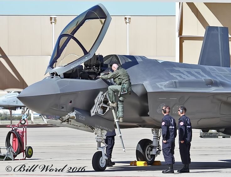 전투기 의외로 위험하게 타네_3.jpg