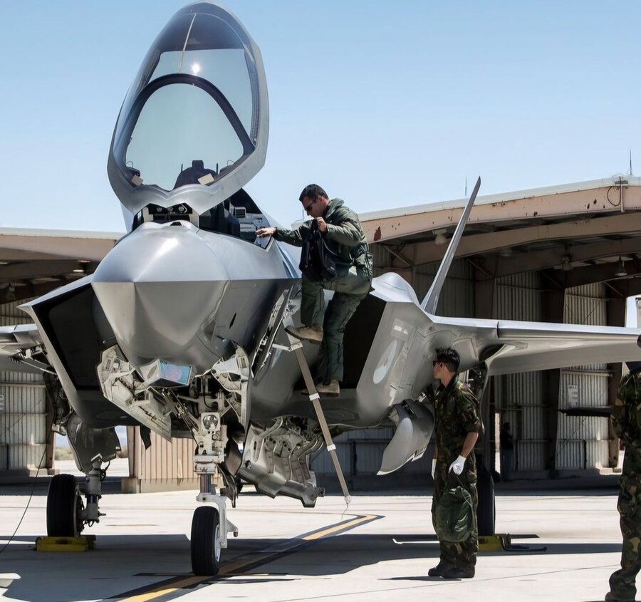 전투기 의외로 위험하게 타네_4.jpg