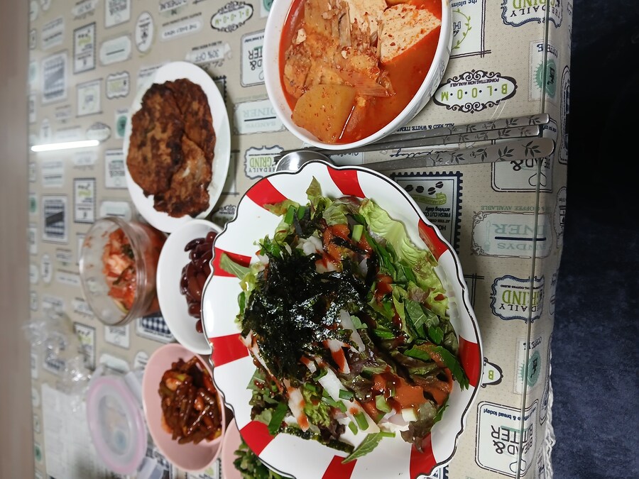 회비빔밥과 복숭아 케이크_2.jpg