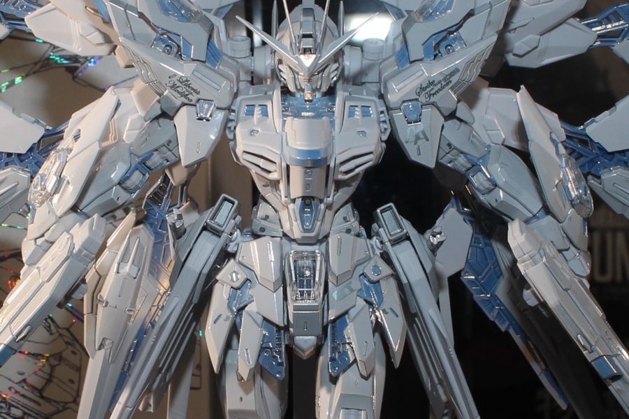 MGEX 스트라이크 프리덤 코팅판 계열 다각도 전시 사진_11.jpg