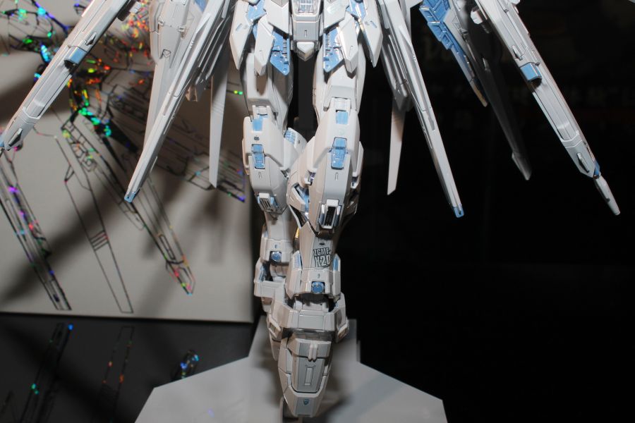 MGEX 스트라이크 프리덤 코팅판 계열 다각도 전시 사진_16.jpg