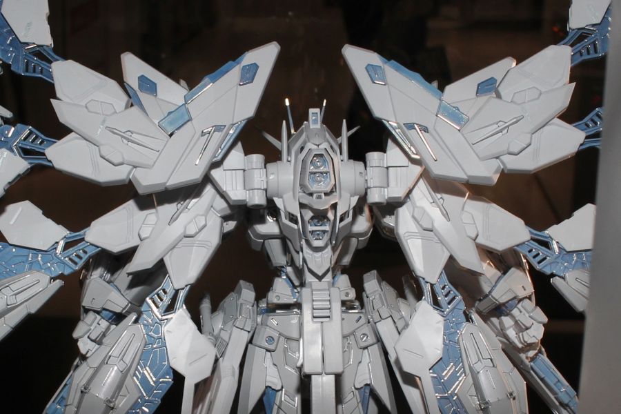 MGEX 스트라이크 프리덤 코팅판 계열 다각도 전시 사진_17.jpg