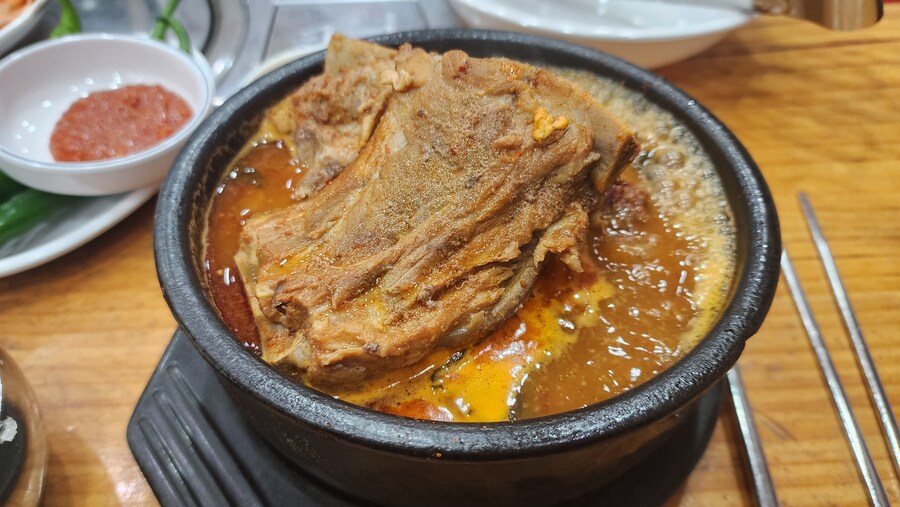 새벽 배고픔에 뼈다귀 해장국 먹으러 ㄱㄱ_2.jpg