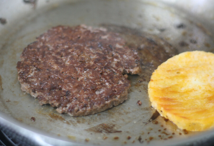 "비교적" 쾌적하게 만들어 먹은 일생일대의 치즈버거와 마롱글라세_3.jpg