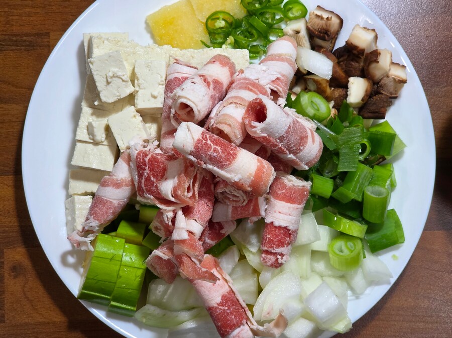 대충 끓여먹는 우삼겹 청국장_3.png