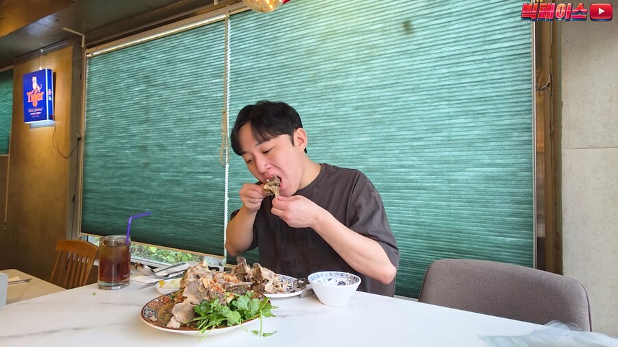 유튜브) 개쩌는 한국 영웅 근황_13.png