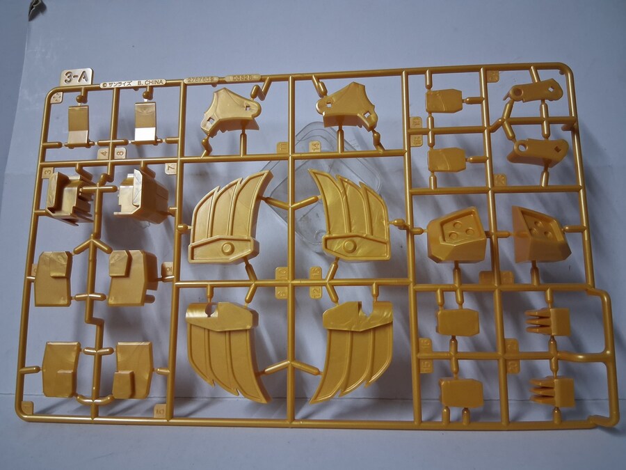 [반다이] SMP 레온 카이저 패키지 구성 및 그레이트 골드란 등 조립 사진_17.jpg