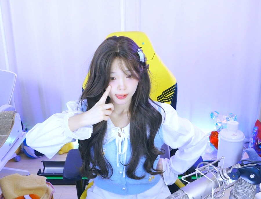 새봄TV] GTA6 광고 내년 11월 19일 출시!! 같이보기+아이온2 라이브_1.png