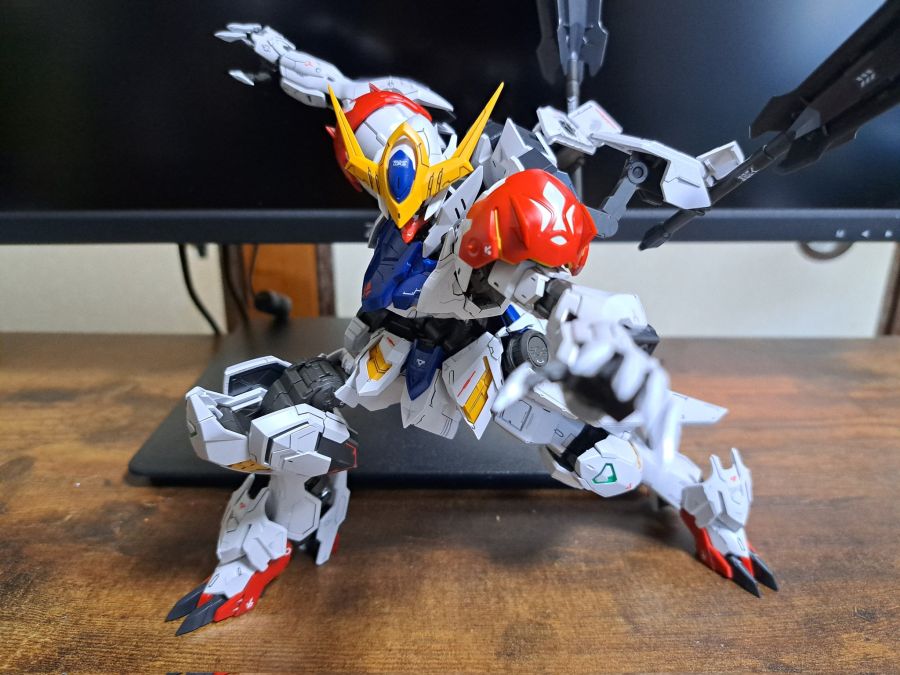 MG 발바토스 루프스 먹선 + 데칼 / HG 발큐리아 버스터 소드 조합 사진_5.jpg