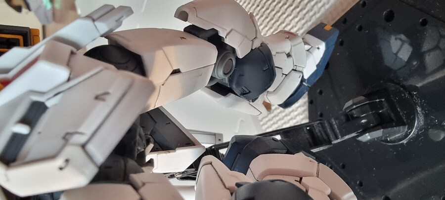 건프라) rg뉴건담 먹선 데칼 마감완성. 근데 좀 봐줭._5.jpg