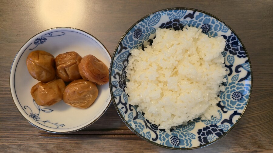 일식반찬이 입에 맞는다면 고민하게 되는 장면_2.jpg