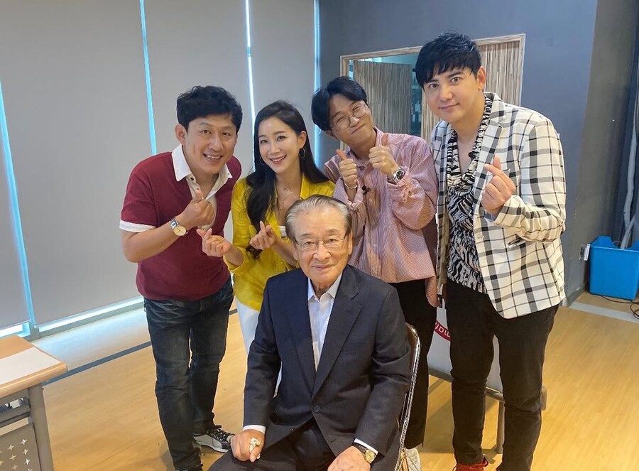 '서프라이즈' 여배우 김하영, 이순재 선생님과 함께 찍은 사진 및 추모글.JPG_1.jpg