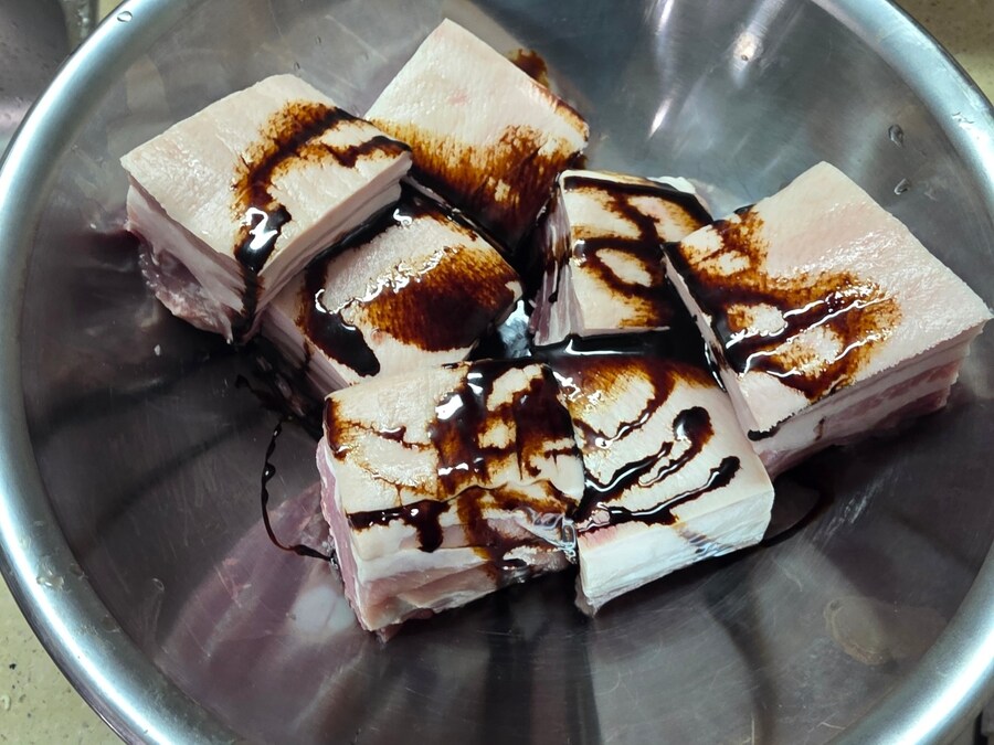 직장에서 3천원씩 걷어서 해먹는 점심 동파육_3.jpg