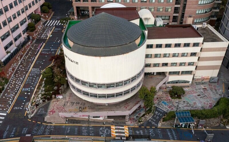 동덕여대가 락카 지우는거보다 새로짓는게 빠르단 이유_1.jpg