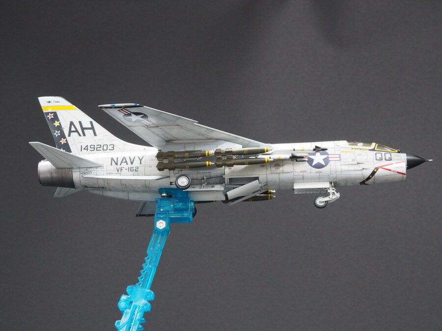 Academy 1/72 F-8E Crusader_5.jpg