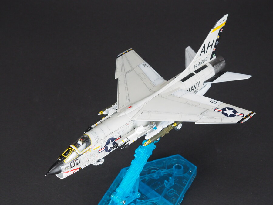 Academy 1/72 F-8E Crusader_11.jpg