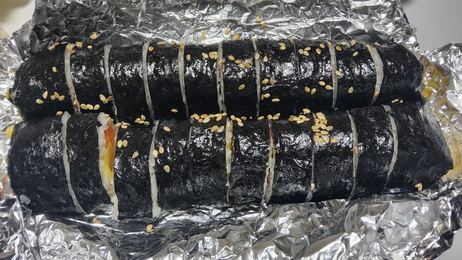 2500 동네김밥과 7000 모듬만두_2.jpg