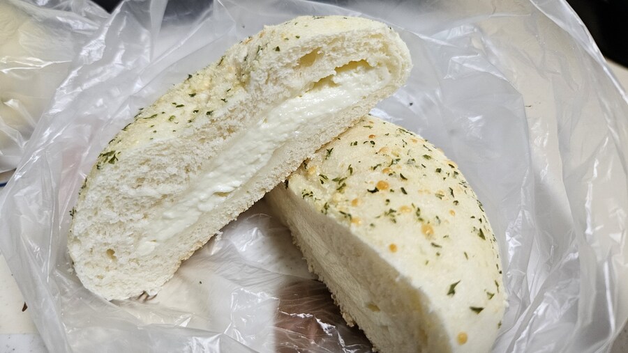 안동 맘모스제과 크림치즈빵_7.jpg