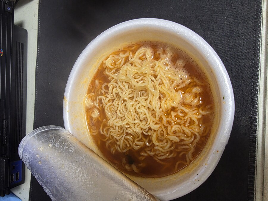 추운 아침에 김치 사발면_4.jpg