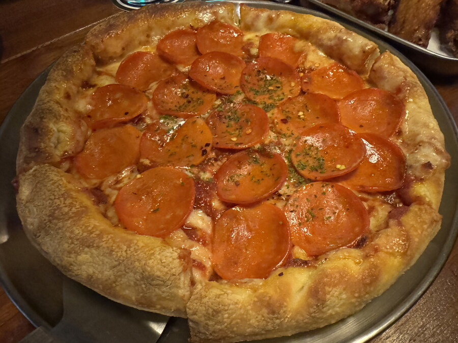 구스아일랜드에서 먹은 피자와 버팔로윙~~~_1.jpg