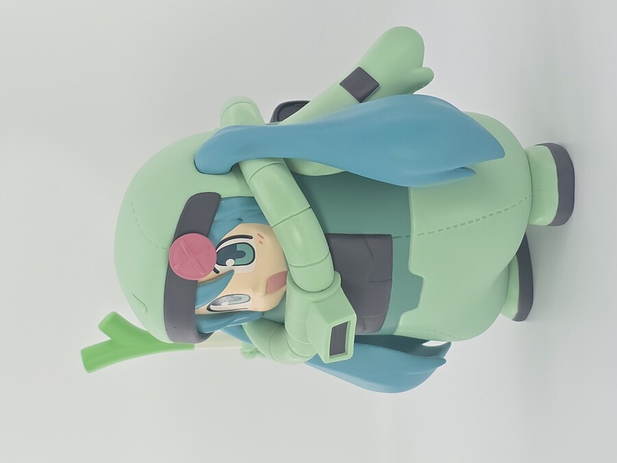 [반프] 건담 45주년 기념 자쿠구루미 미쿠_6.jpg