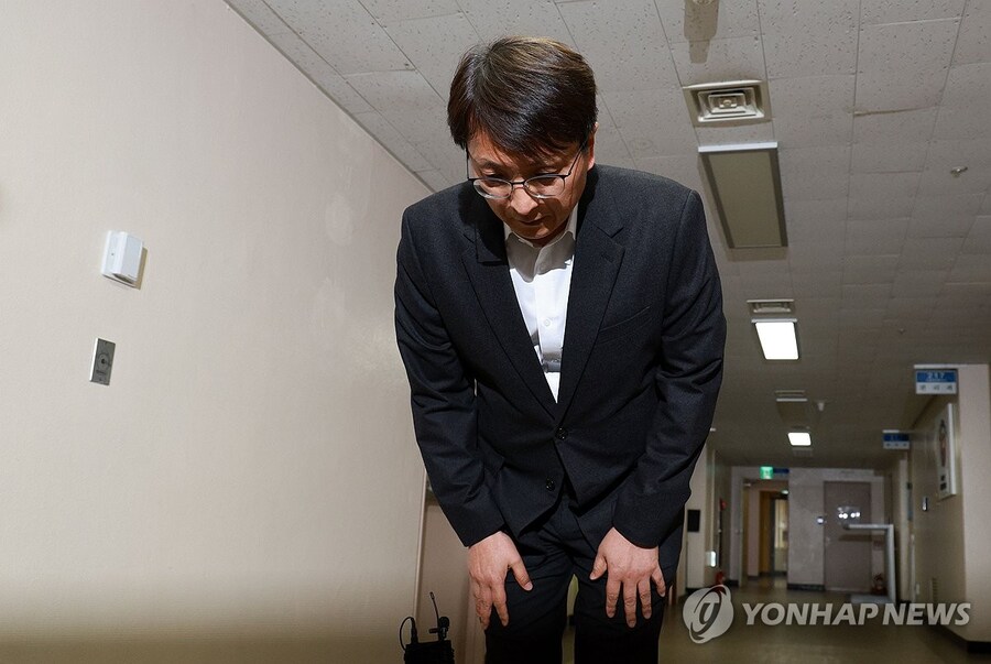 고개 숙인 쿠팡 대표…"국민에 큰 불편과 걱정 끼쳐 죄송"_1.jpg