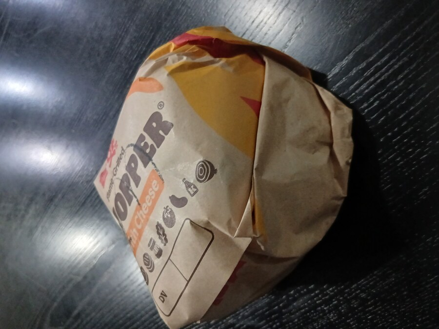 새벽 세 시에 햄버거 먹는 사람이 어딨냐고!_1.jpg