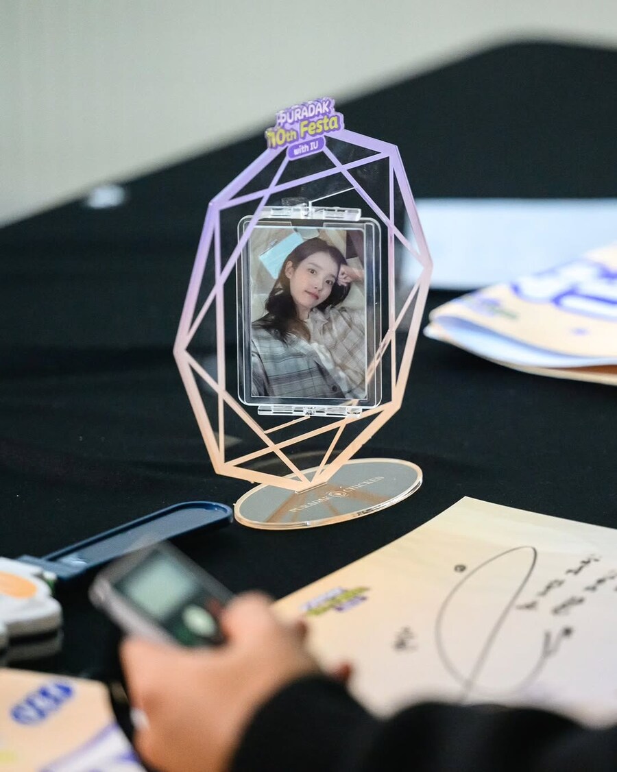 푸라닭 인스타그램('푸라닭 10주년 페스타 with 아이유' 현장 영상)_8.jpg