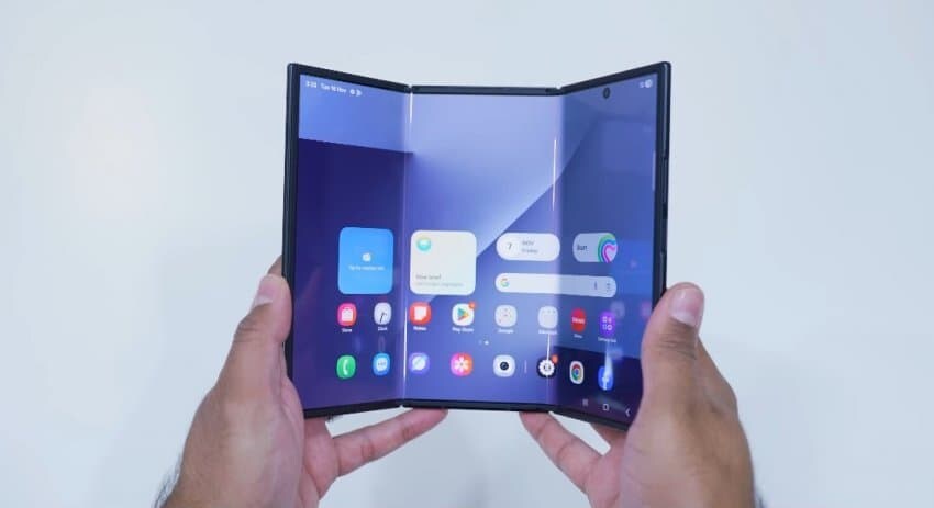 갤럭시 Z 트라이폴드 사진 (폴드7과 비교)_3.jpg