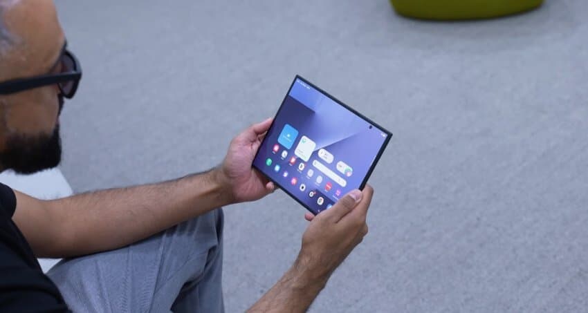 갤럭시 Z 트라이폴드 사진 (폴드7과 비교)_5.jpg