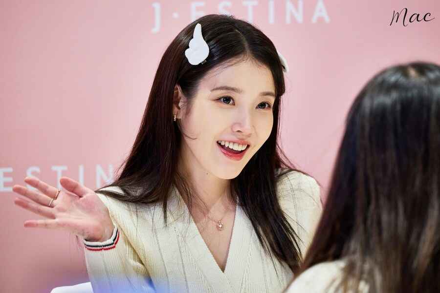 2025.11.26 제이에스티나, 아이유 팬사인회(허곰)_3.jpg