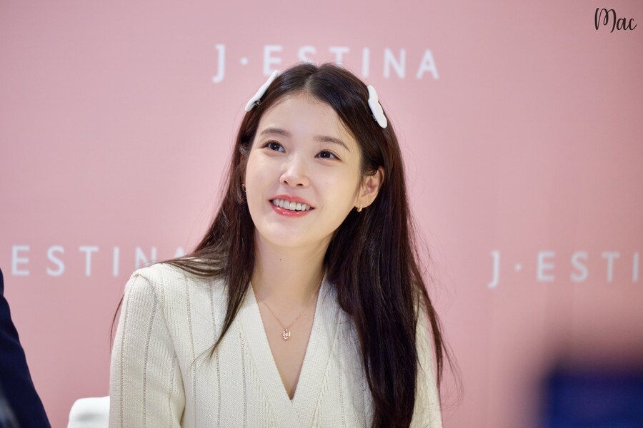 2025.11.26 제이에스티나, 아이유 팬사인회(허곰)_18.jpg