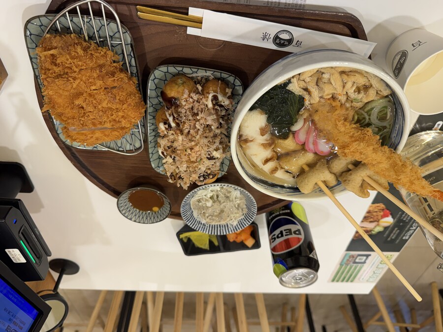 추운 저녁인데 식탁에 밥 한 공기 없는 신세.._1.jpg