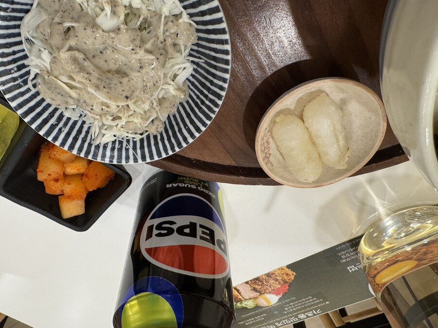 추운 저녁인데 식탁에 밥 한 공기 없는 신세.._6.jpg