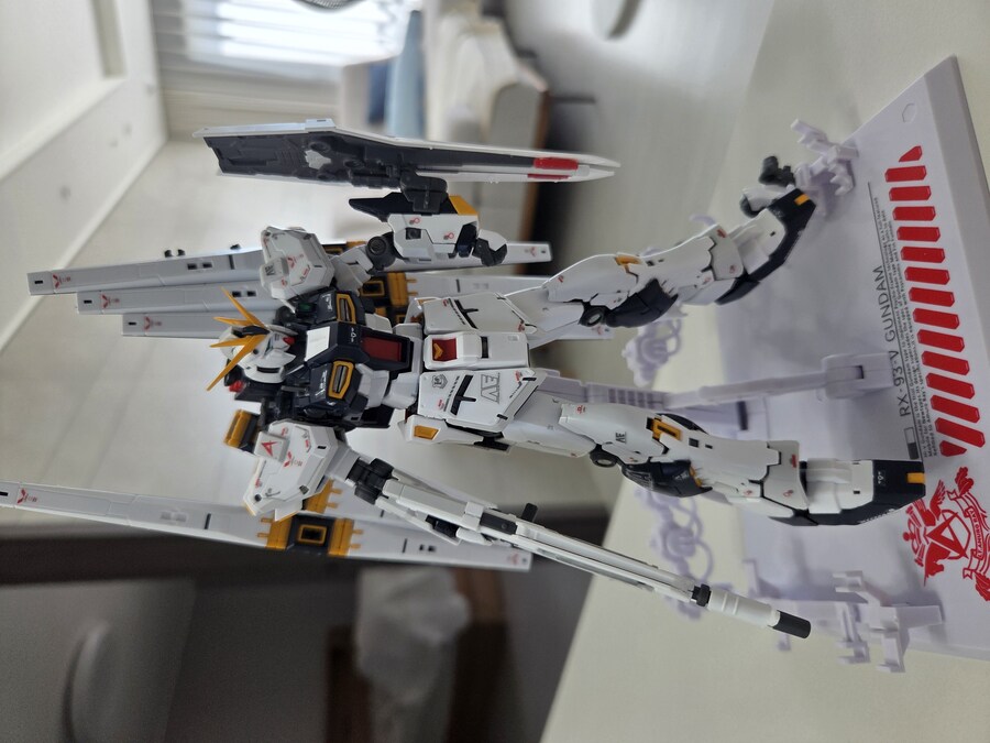 첫 건담 만들어봤습니다_3.jpg