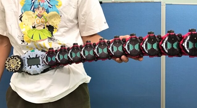 내 생각에는 얘가 오리지널보다 디케이드 성분 많음_1.png