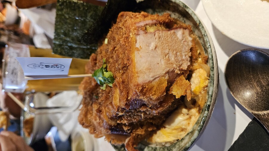 [일본]5cm의 압박스럽게 두꺼운 가츠동 오사카 치요마츠_12.jpg