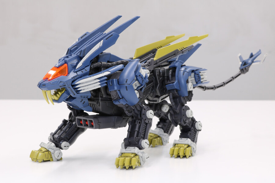 [타카라토미] RMZ 1/100 블레이드 라이거 판처 기획 담당자 인터뷰_9.jpg