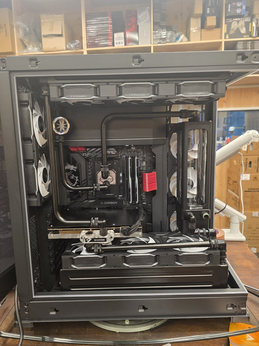 새 조립컴 ( 커수 ) 완성이 되었다고 하네요. ^~^_2.jpg