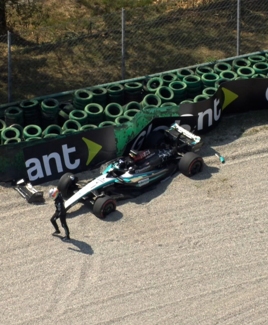 F1) ???: 루키 테스트때는 다들 남의 차 박살낼까봐 풀푸쉬 못함_1.jpg